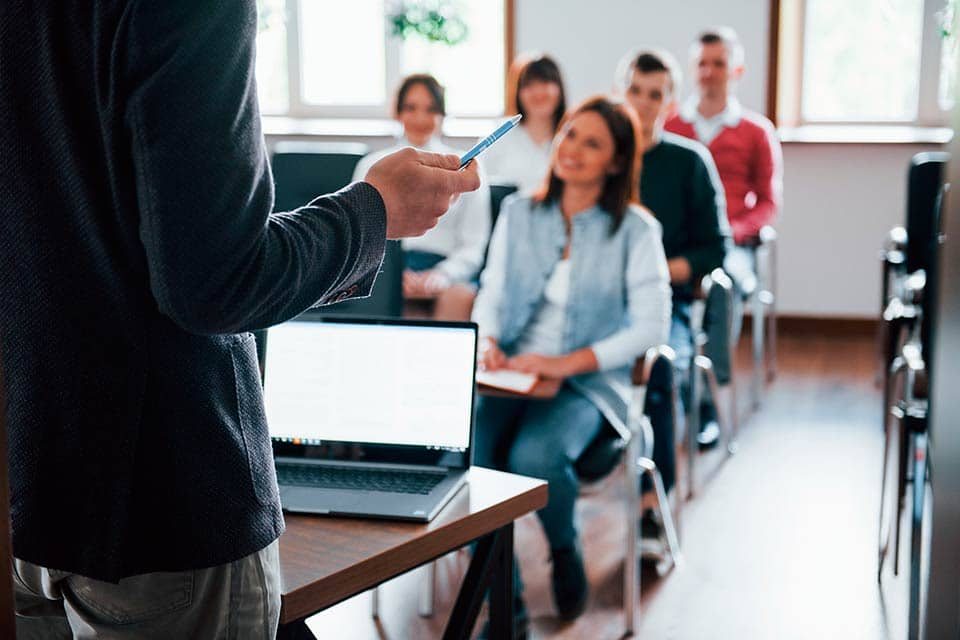 Clases de fonoaudiologia y asesoría a instituciones en Castro charlas de fonoaudiólogo para profesores